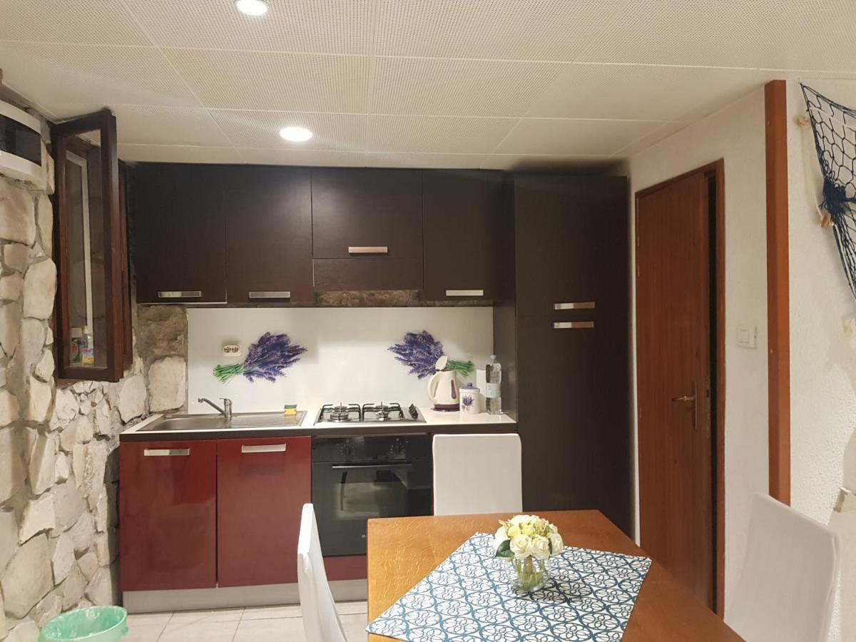 Studio Apartment Jelinek Brela Bagian luar foto