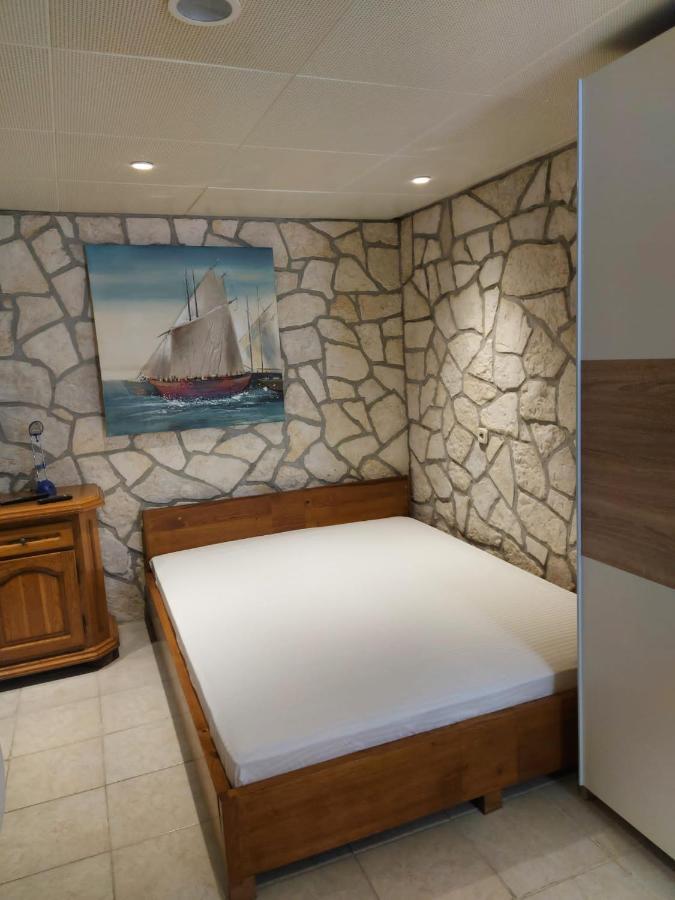 Studio Apartment Jelinek Brela Bagian luar foto
