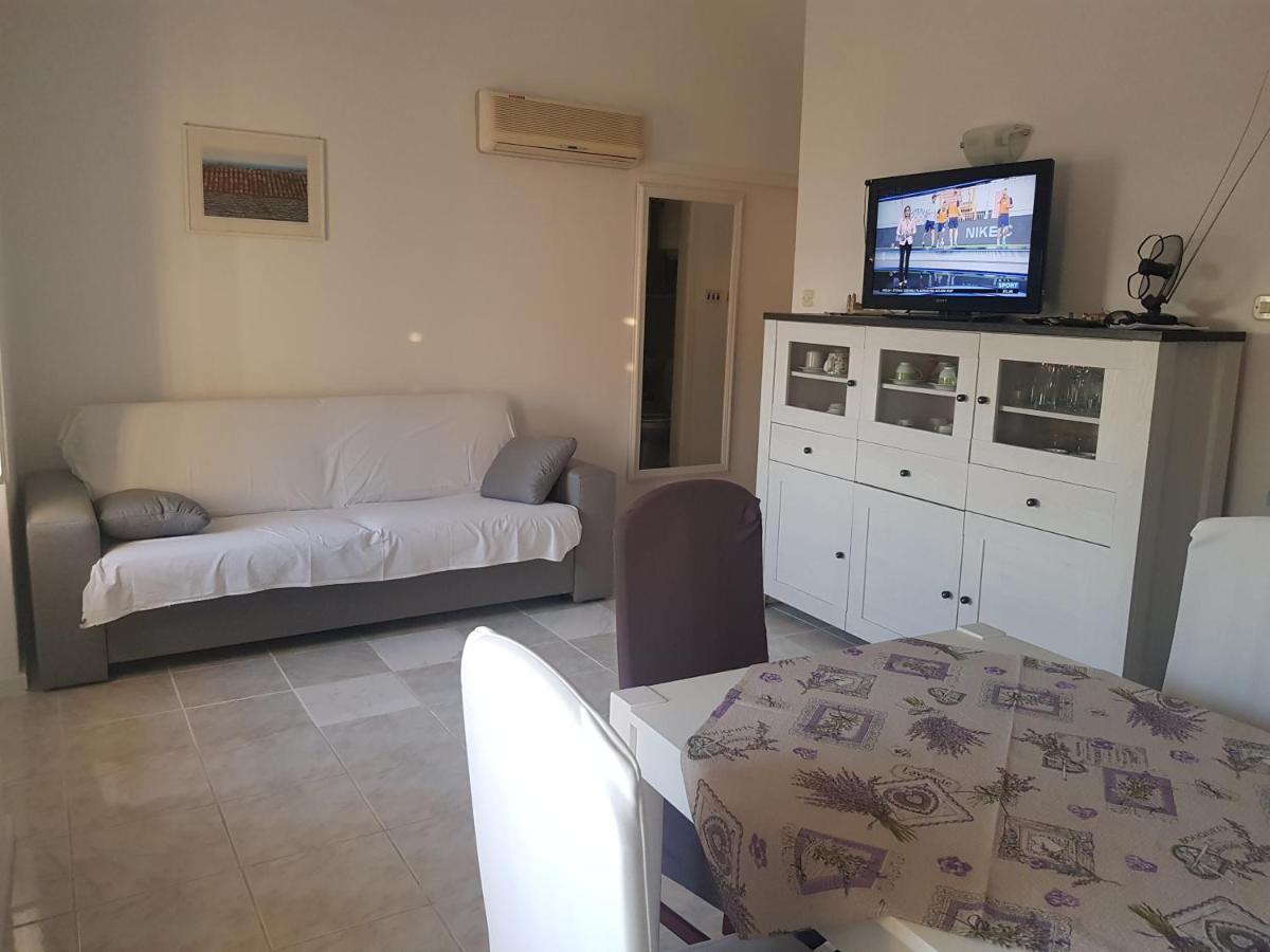 Studio Apartment Jelinek Brela Bagian luar foto
