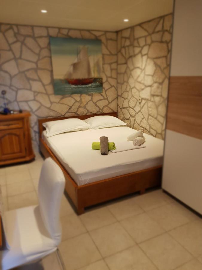 Studio Apartment Jelinek Brela Bagian luar foto