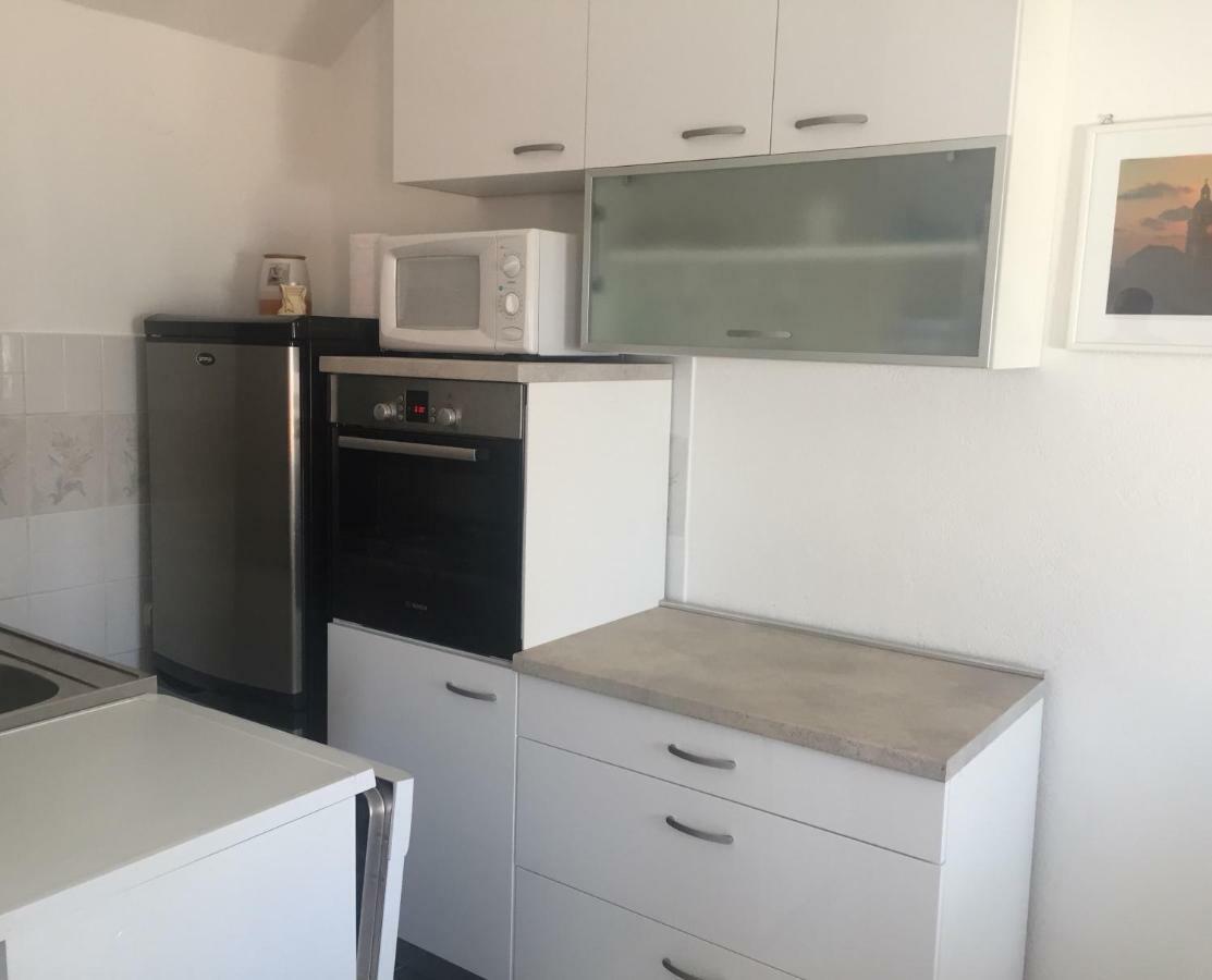 Studio Apartment Jelinek Brela Bagian luar foto