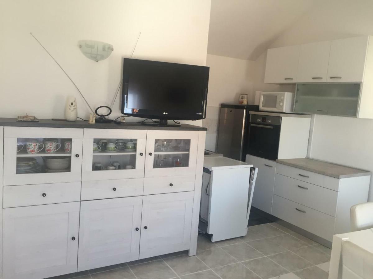 Studio Apartment Jelinek Brela Bagian luar foto