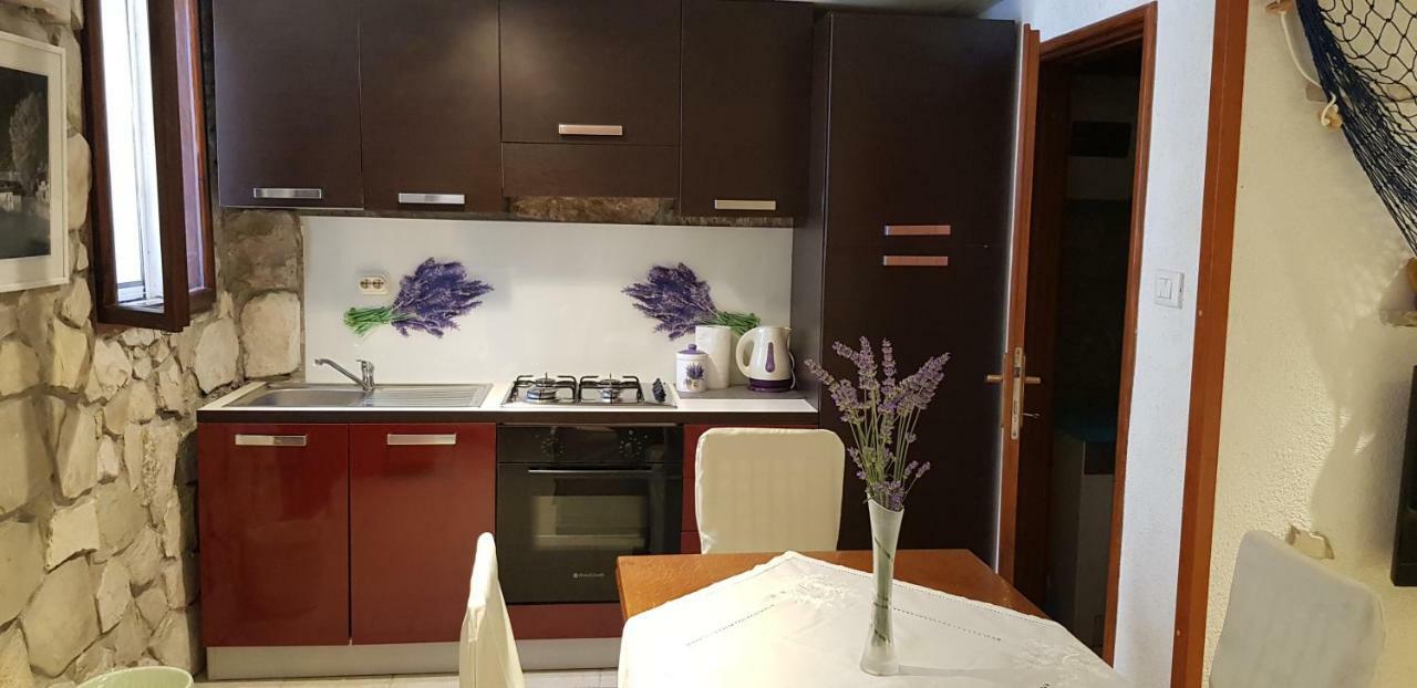 Studio Apartment Jelinek Brela Bagian luar foto